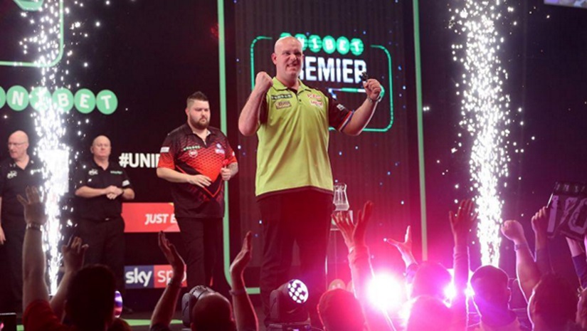 Michael Smith Knocks Out Peter Wright in Darts Premier League